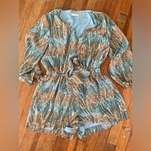 Beautiful Romper,  size L, with buttons and a tie